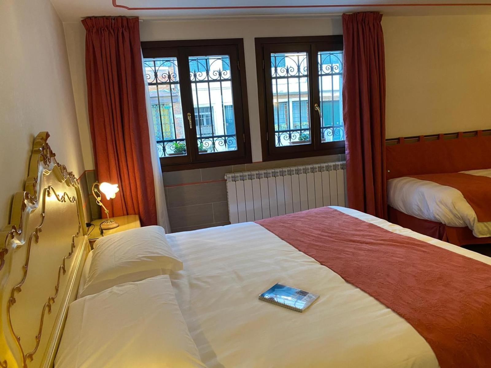 Ca' San Trovaso - 6 Rooms Veneţia Exterior foto