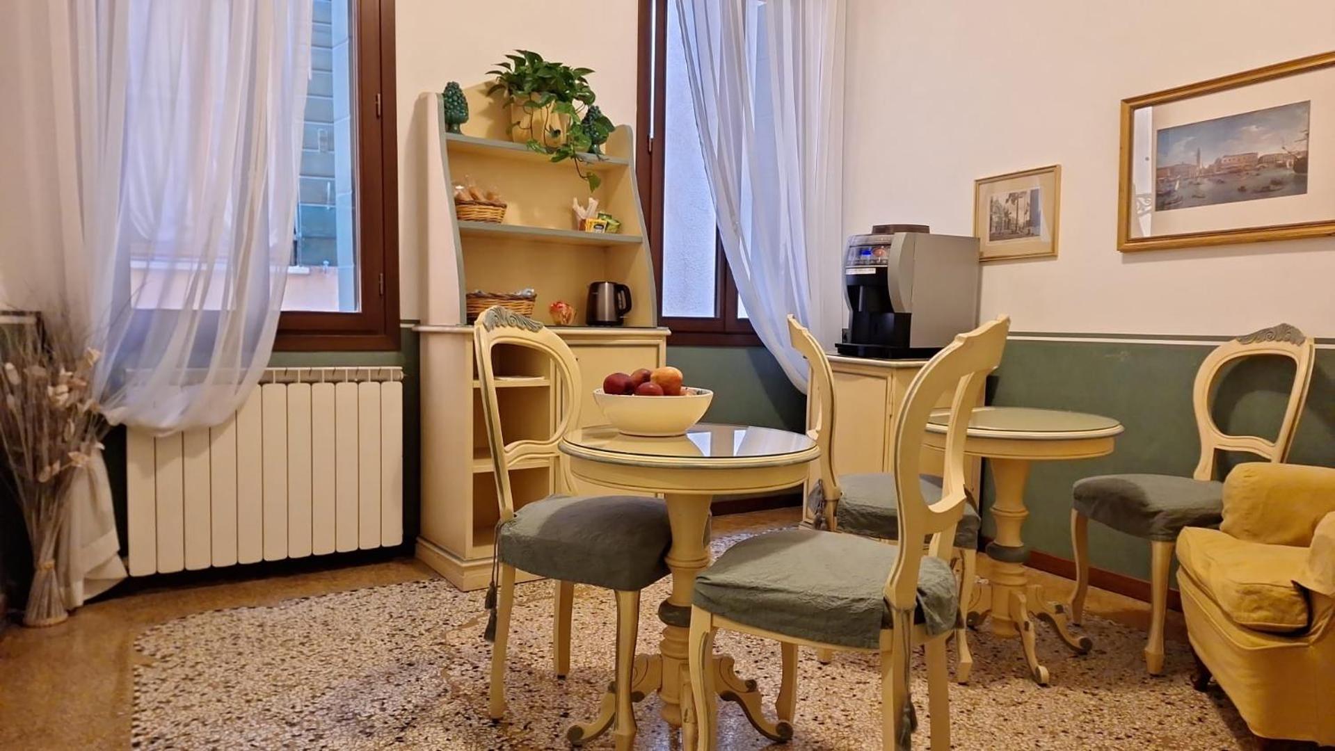 Ca' San Trovaso - 6 Rooms Veneţia Exterior foto