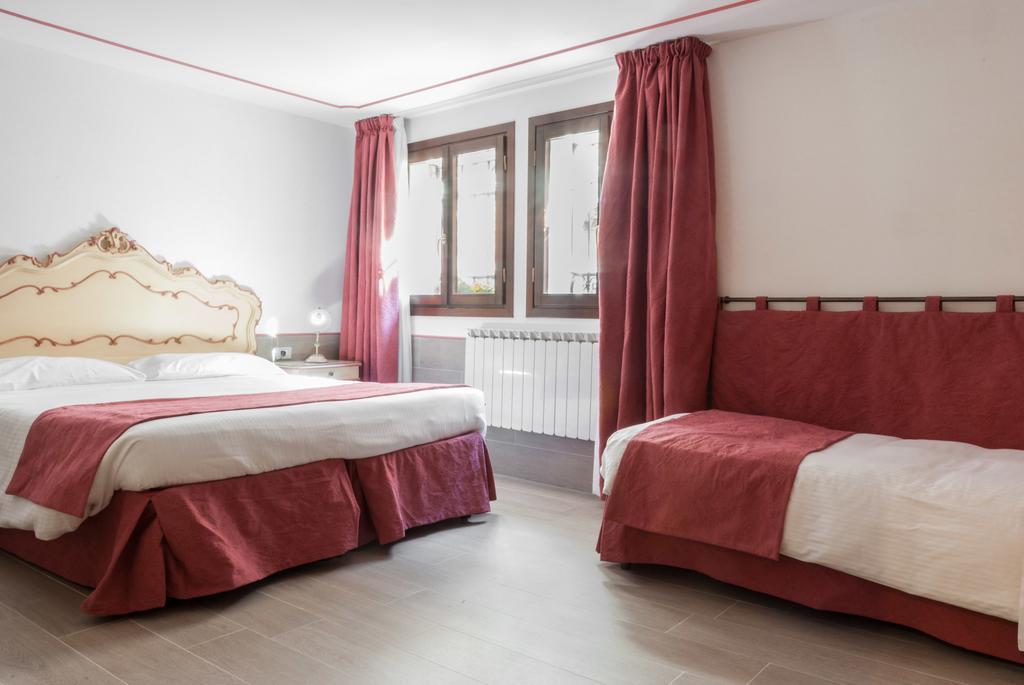 Ca' San Trovaso - 6 Rooms Veneţia Exterior foto