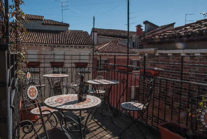 Ca' San Trovaso - 6 Rooms Veneţia Exterior foto