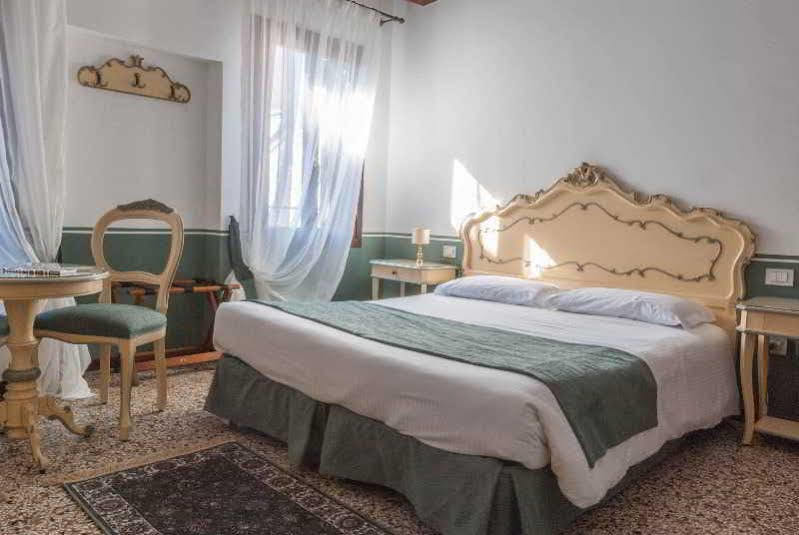 Ca' San Trovaso - 6 Rooms Veneţia Exterior foto